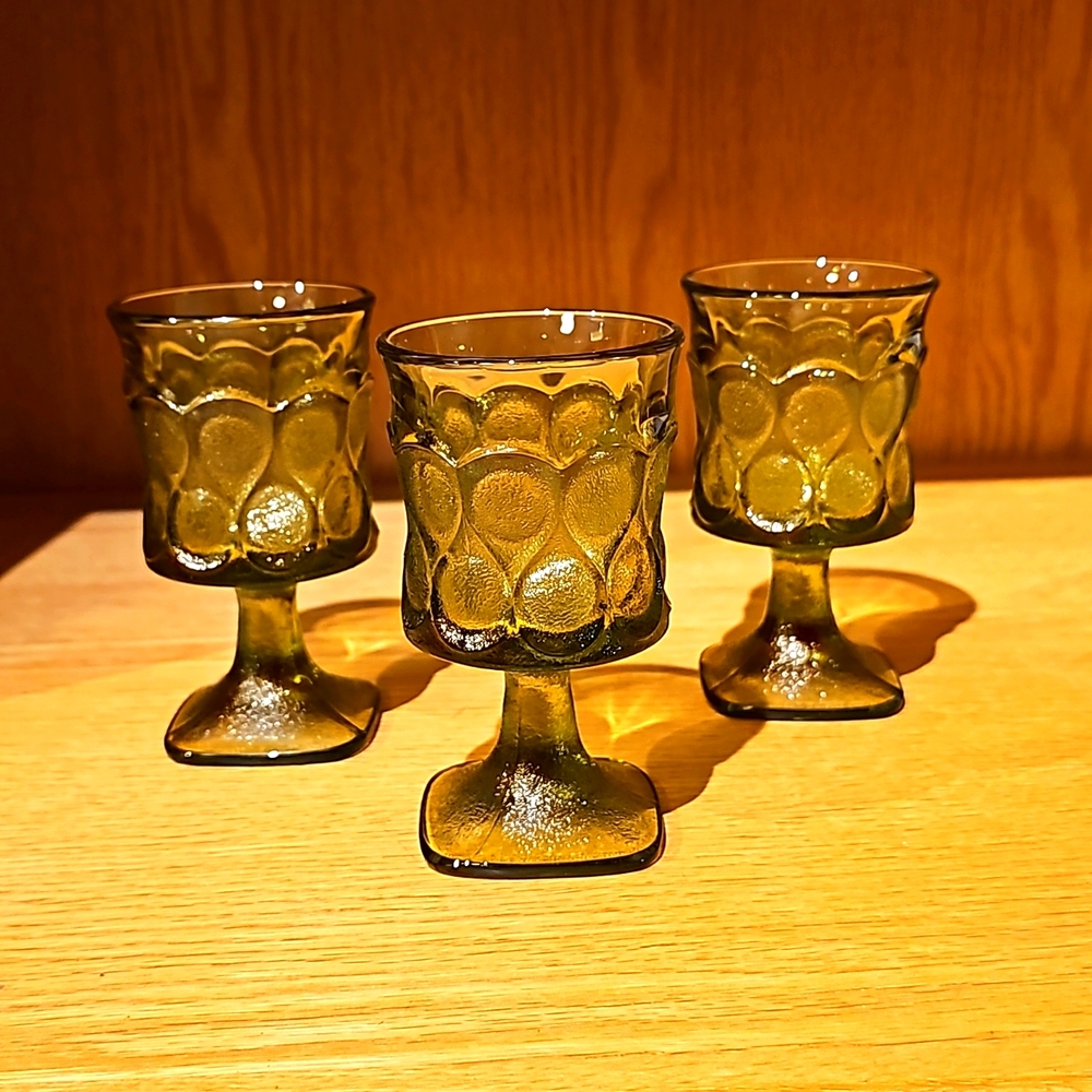 Wine glasses / goblets, green color, Qty 3